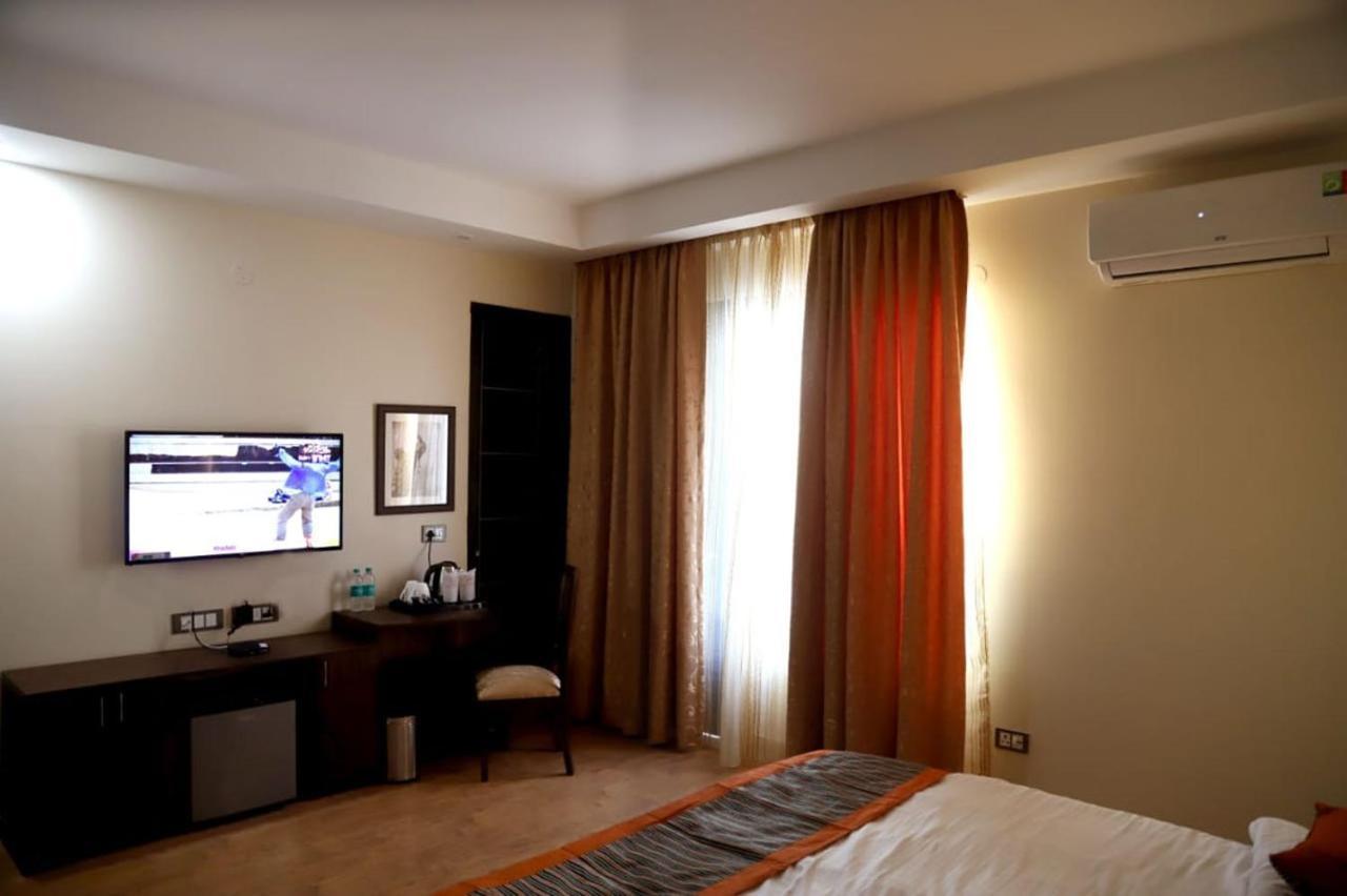 Country Inn Hotels & Resorts Vrindavan Exterior photo