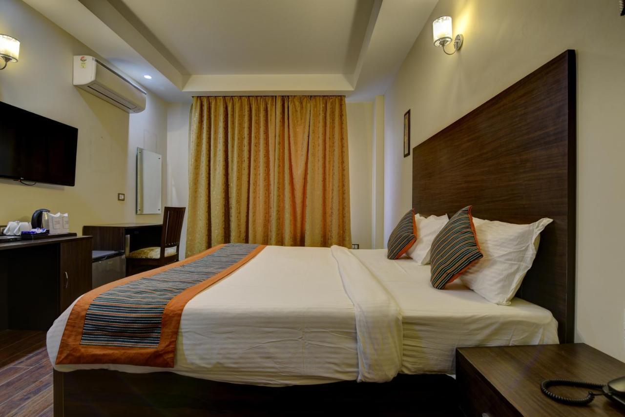 Country Inn Hotels & Resorts Vrindavan Exterior photo