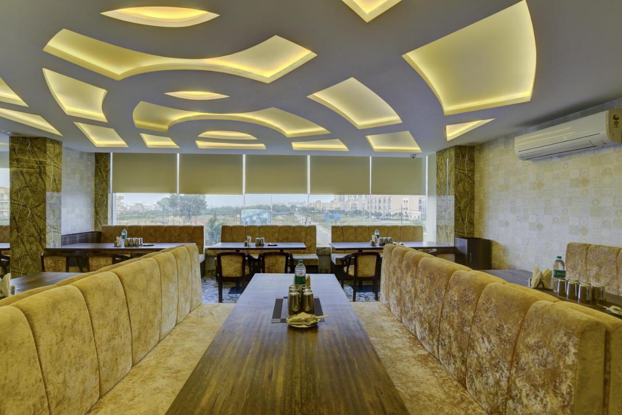 Country Inn Hotels & Resorts Vrindavan Exterior photo