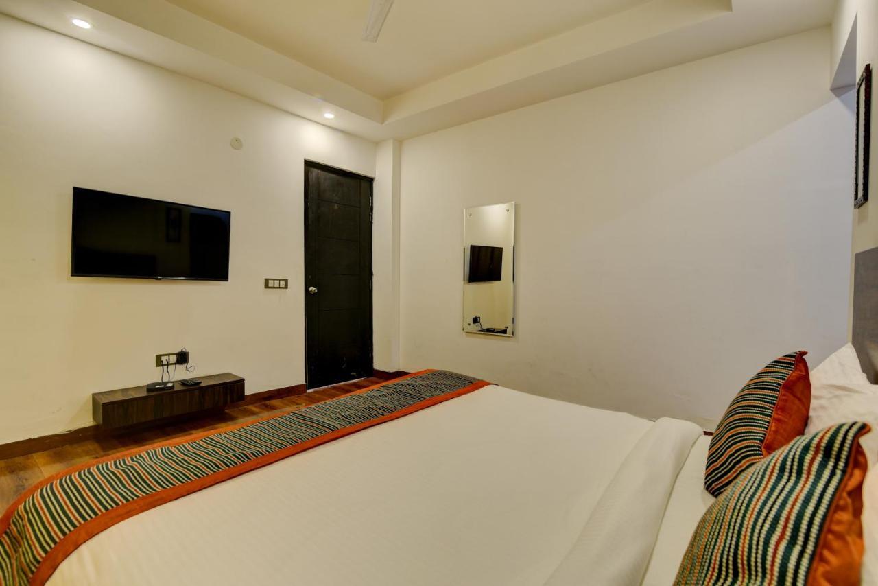 Country Inn Hotels & Resorts Vrindavan Exterior photo