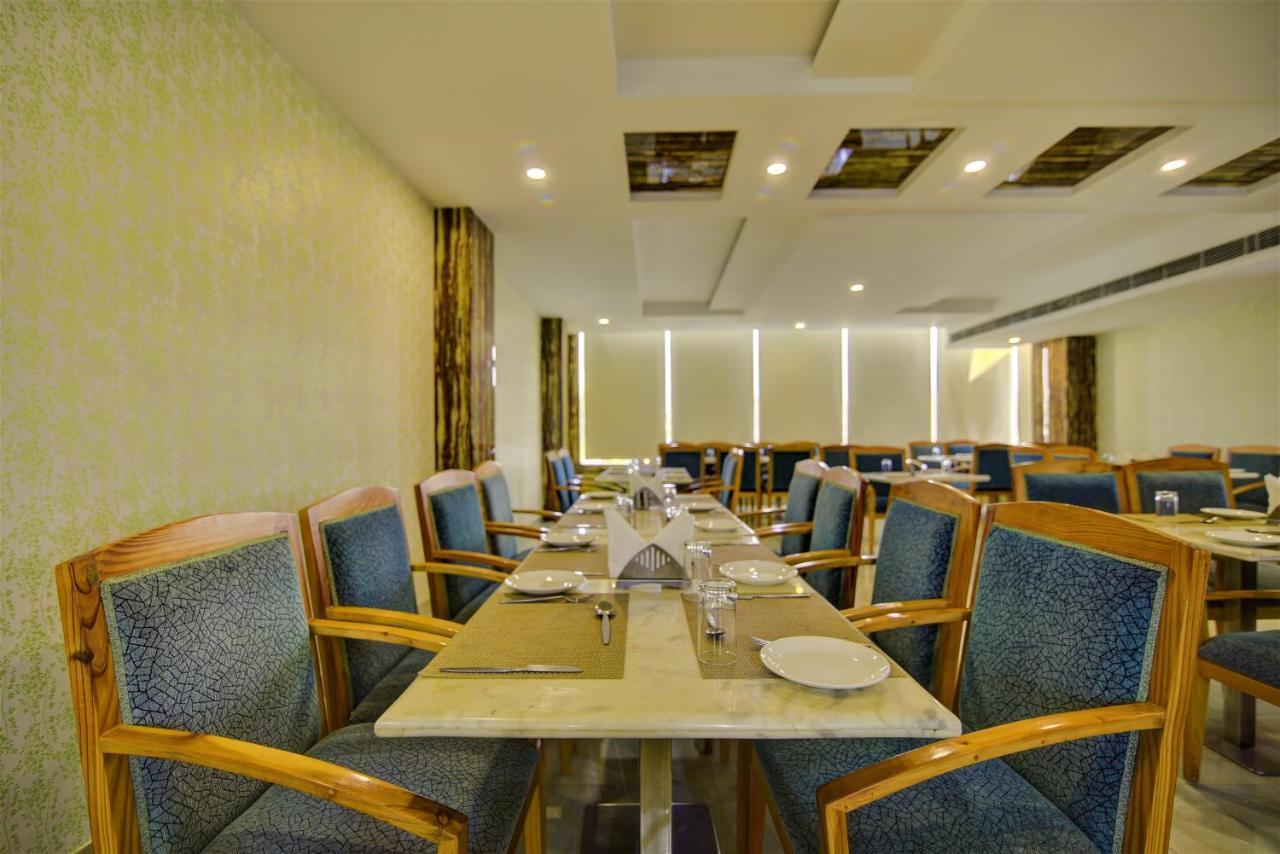 Country Inn Hotels & Resorts Vrindavan Exterior photo